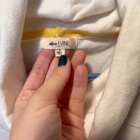 Olive and Vine Poncho - S - Picture 3 of 4